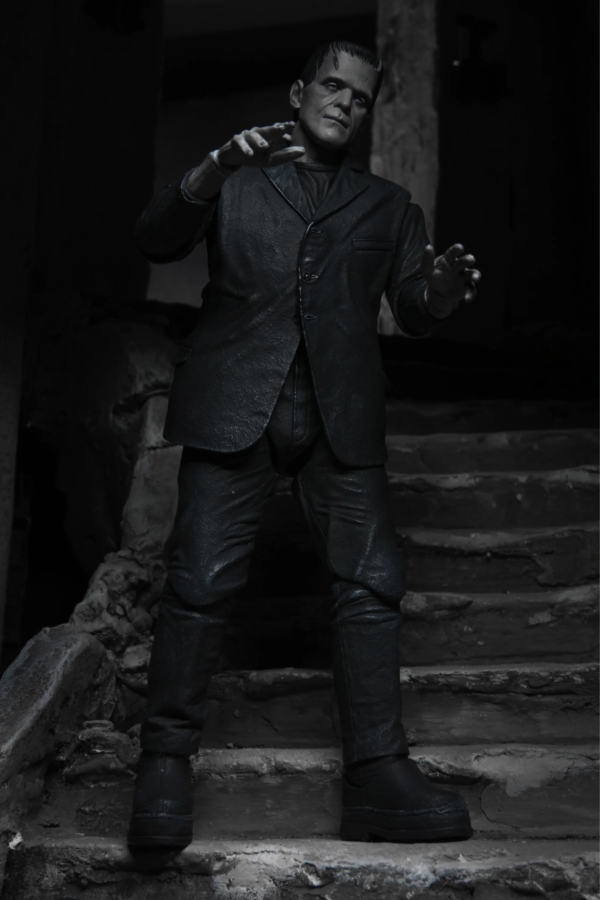 UNIVERSAL MONSTERS - 7IN SCALE ACTION FIGURE - ULTIMATE FRANKENSTEIN'S MONSTER (B&W) NECA - Image 2